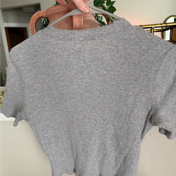 Fabletics Gray Ribbed Short Sleeve Tee - Picture 4 of 6
